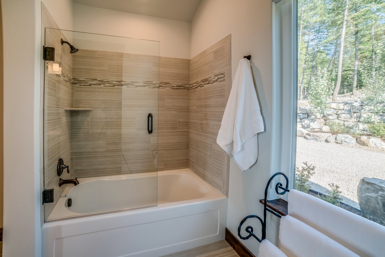 Shower & Tub Installation in Elsa